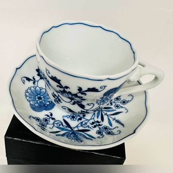 4 Blue Danube Cup & Saucer | Vintage Blue Danube Teacup. 4 cups and 4 saucer - Picture 4 of 8